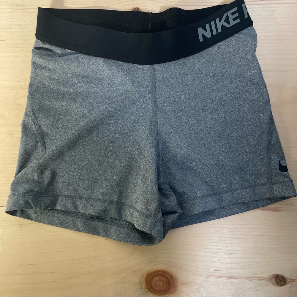 Nike Pro Women's 3" Shorts Size Small EUC